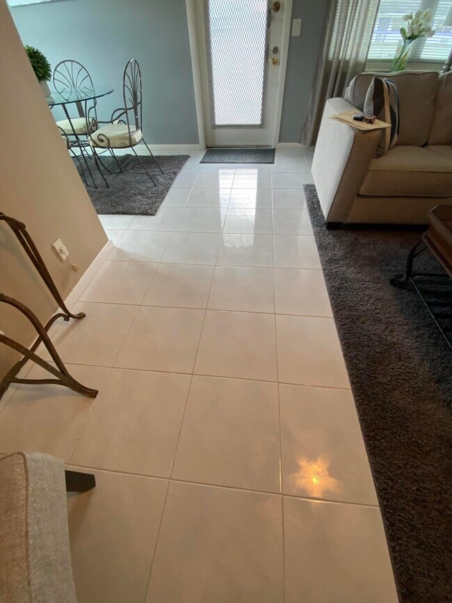 Building Photo - 72 Newport D