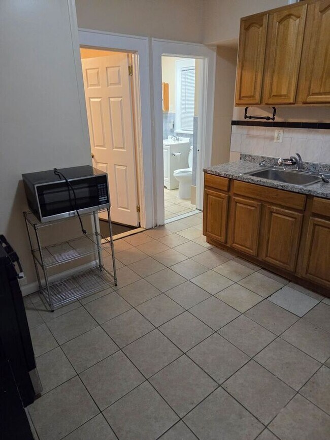 Building Photo - 24 Valley St