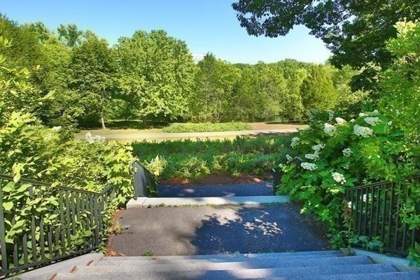 Building Photo - 99 Pond Ave