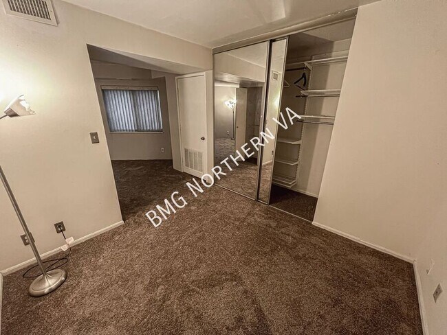 Building Photo - 900 N Stafford St
