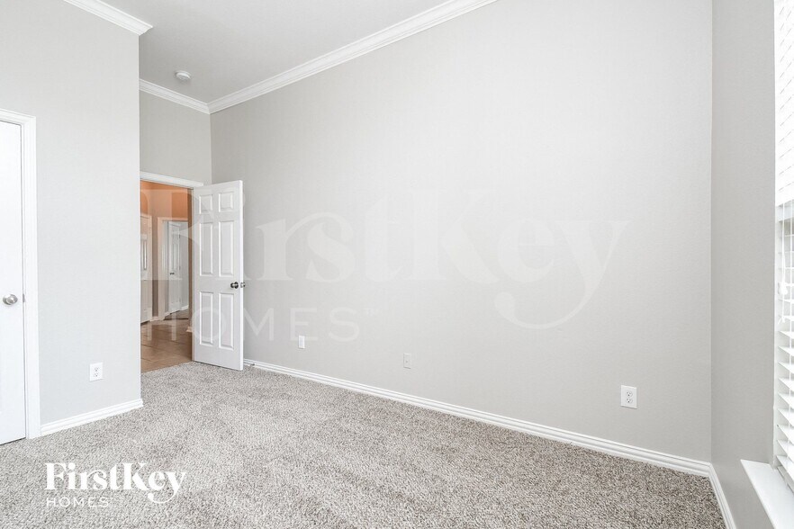 Building Photo - 5854 Cliff Ridge Dr