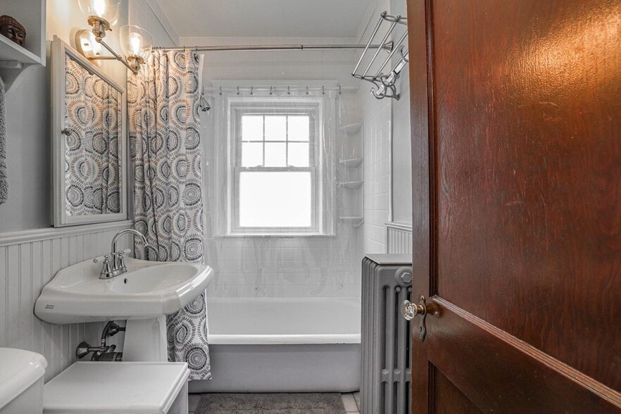 Building Photo - 158 Durnell Ave