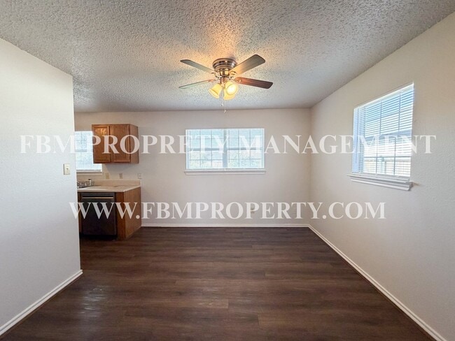 Building Photo - 493 Bryant Ave