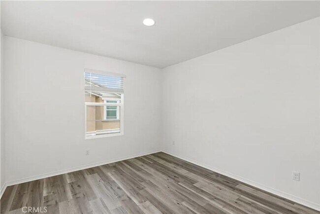 Building Photo - Great 3 bed 3 bath home