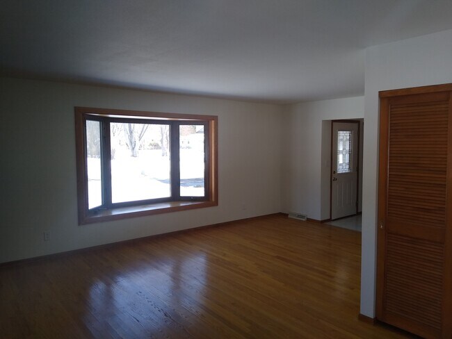 Building Photo - 1110 Revere Dr