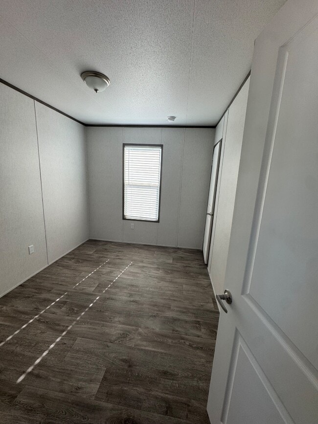 Building Photo - 110 US-60