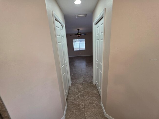 Building Photo - 1644 Dawnview St