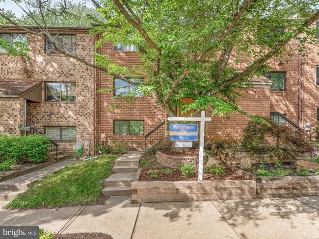 Building Photo - 8956 Skyrock Ct