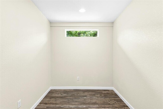 Building Photo - 904 Philco Dr