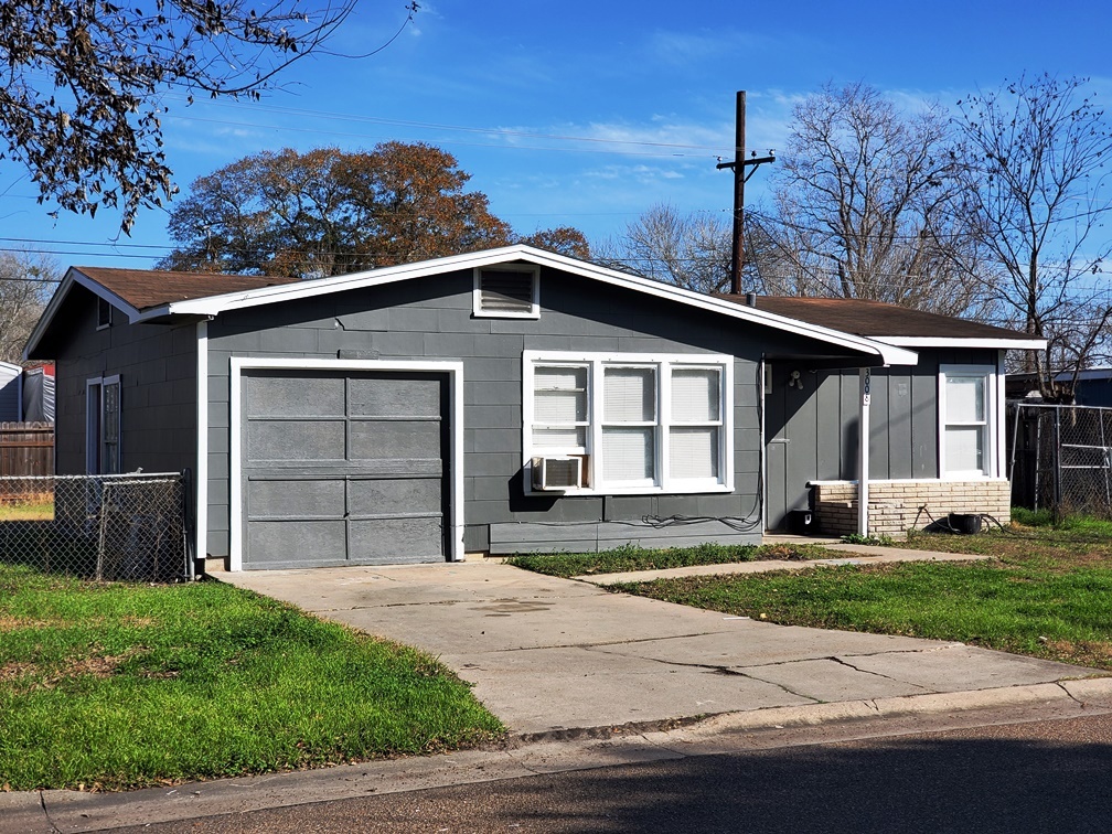 Building Photo - 3008 Cedar St