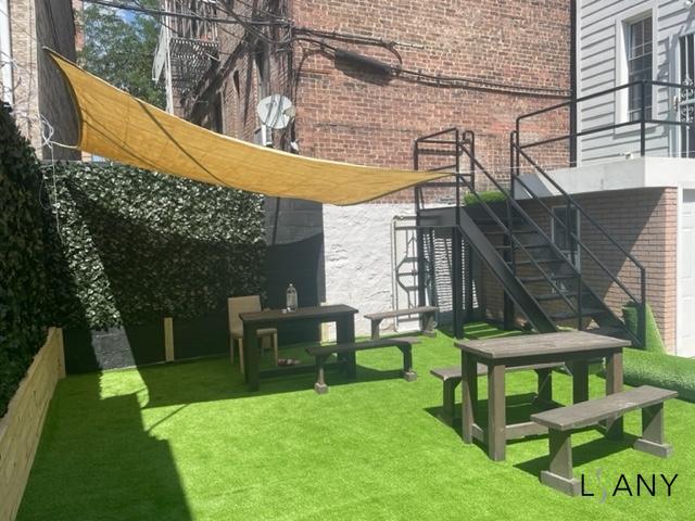 Building Photo - Luxury Six Bedroom Duplex! with 3 FULL Bat...
