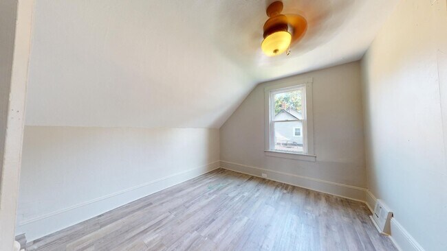 Building Photo - 4217 Hyde Ave