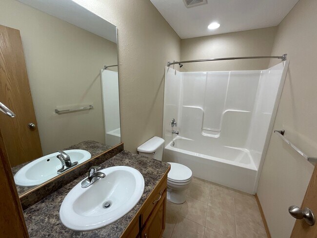 Building Photo - LEASING