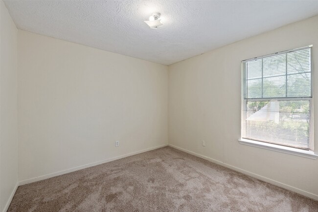 Building Photo - 6827 Dumble St