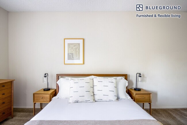 Building Photo - 1824 Oak Creek Dr