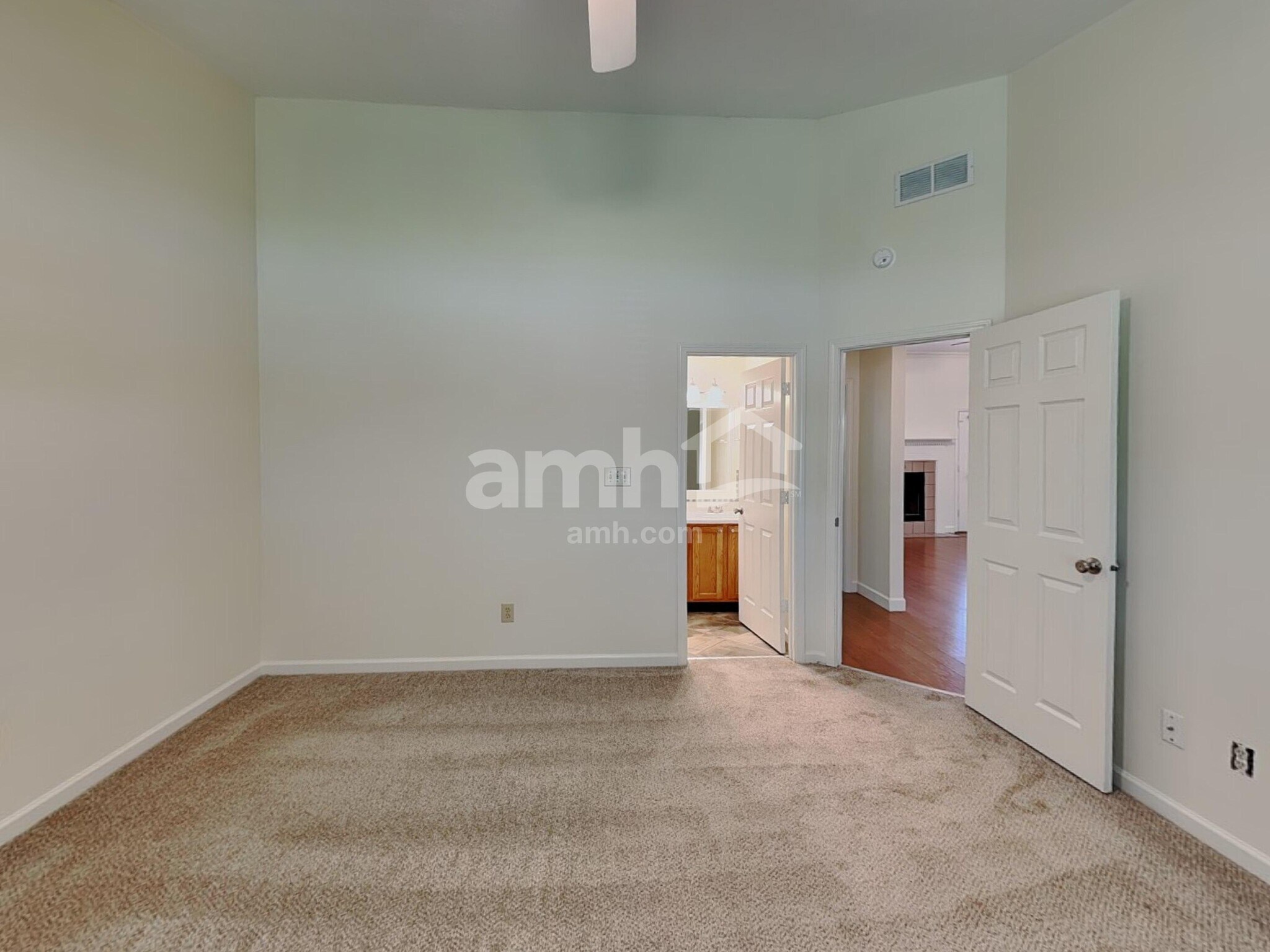 Building Photo - 559 Prince Dr