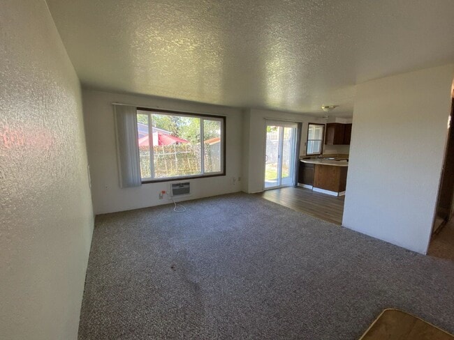Building Photo - 152 NE Atkinson Ct