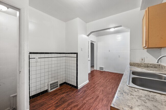 Building Photo - 9227 Prest St