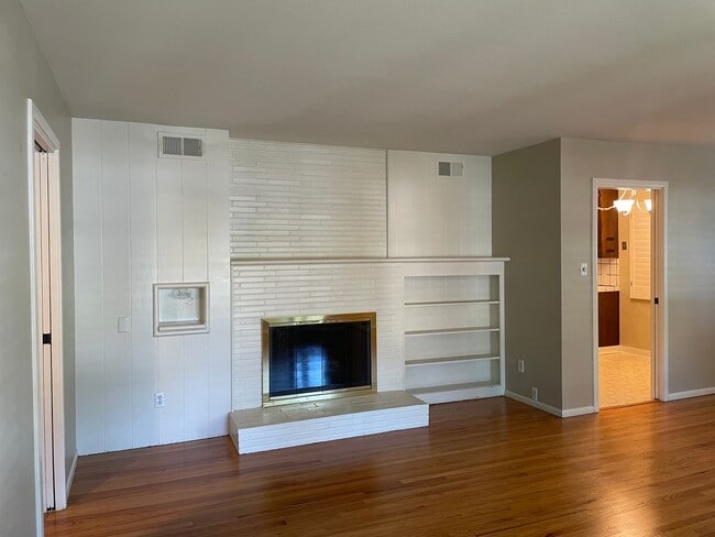 Building Photo - 3 Bed/1 Bath Single Family Home in East Sacramento