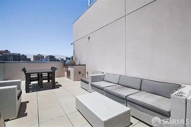 Building Photo - 1080 Sutter St