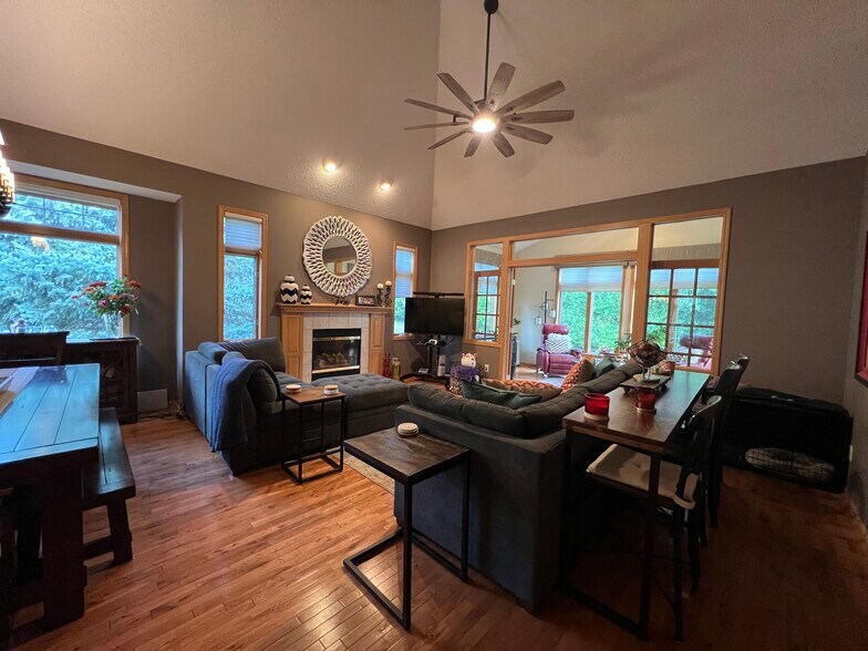 Building Photo - 13904 Shoreside Ct