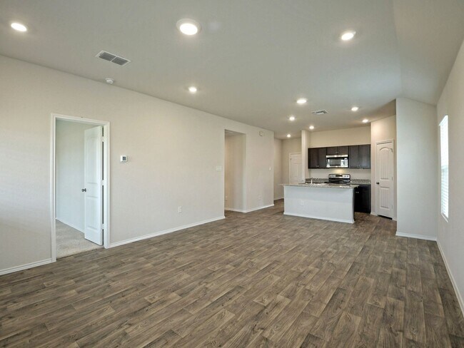 Building Photo - 4 BR/ 2BA - 1612 SF - Seguin in Arroyo Ranch!