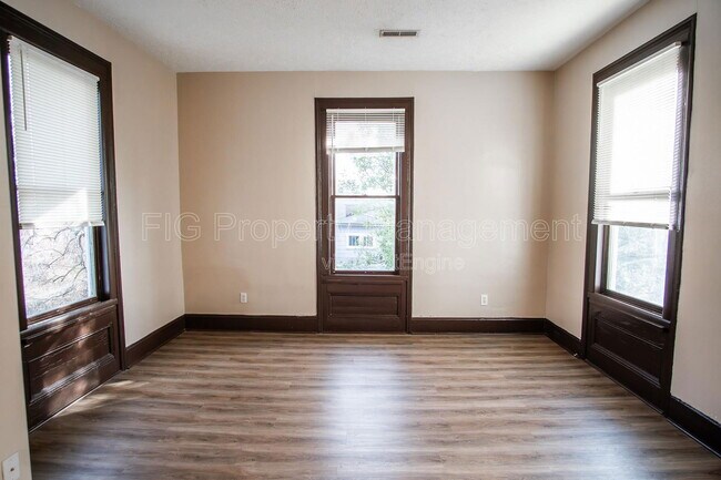 Building Photo - 1709 E 5th Ave