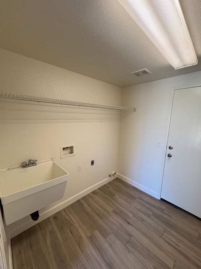 Building Photo - 2 Story Home Near Shopping Center Rent Ready!