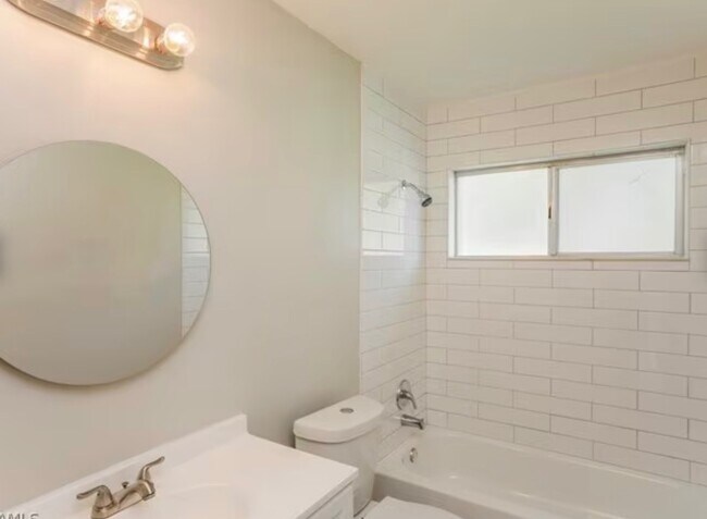 Building Photo - 1532 Pulaski St