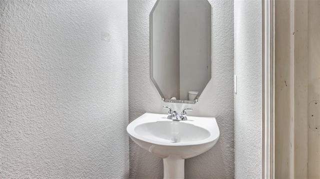 Building Photo - 11546 La Grange Dr