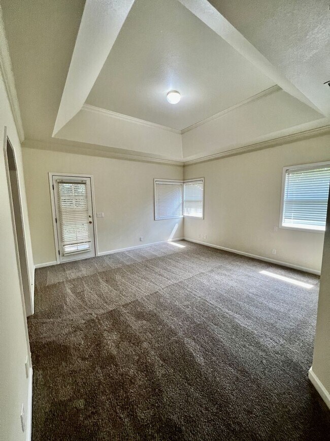 Building Photo - Single Story on Private Court in Gated Hillsborough, Granite Bay, CA