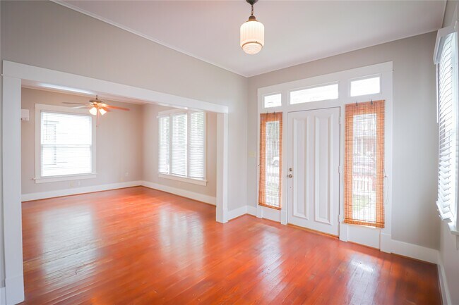 Building Photo - 3012 Avenue O 1/2