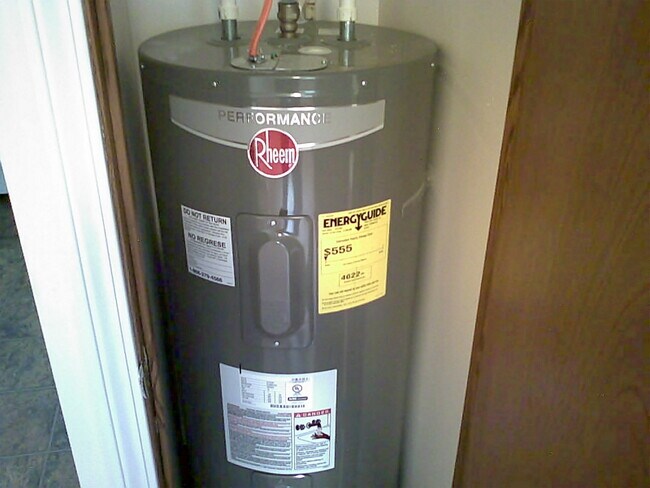 Building Photo - 4647 Hilton Ave