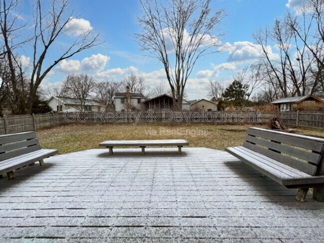 Building Photo - 231 Ridgefield Ln