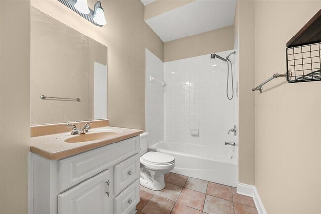 Building Photo - 225 Lake Summit View