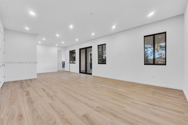 Building Photo - 6401 SW 84th St