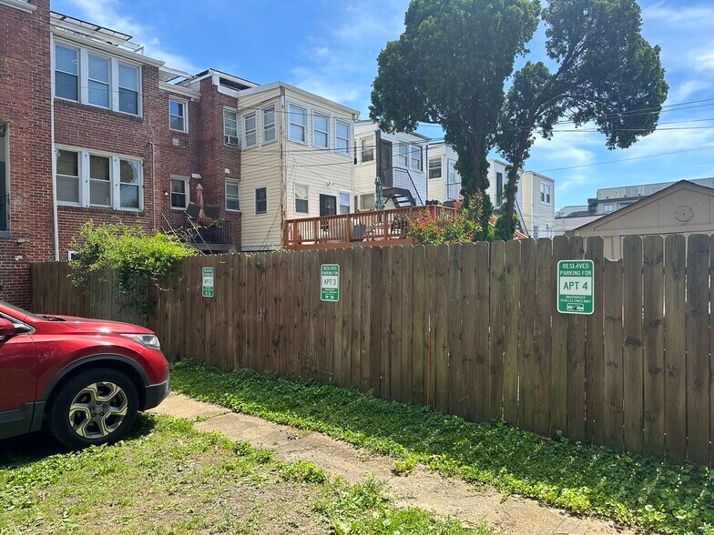 Building Photo - 1513 Oates St NE