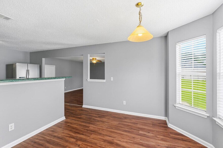 Building Photo - 11925 Spring Lake Way