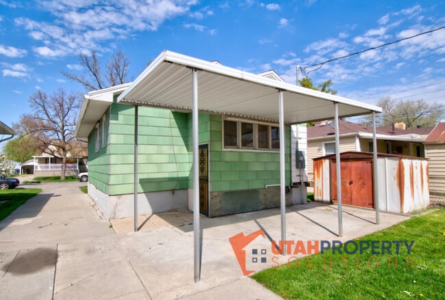 Building Photo - 1319 S Roberta St