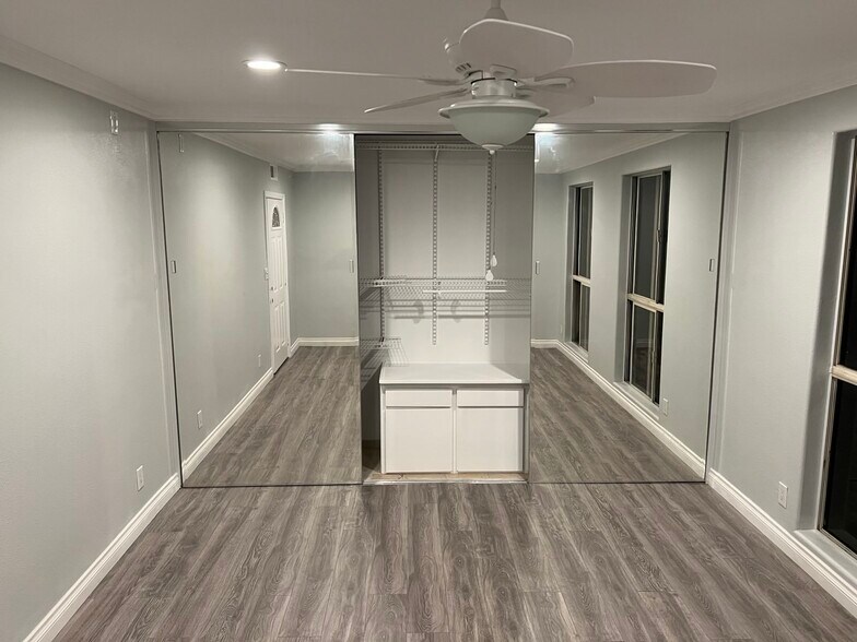 Building Photo - 6160 Whitsett Ave