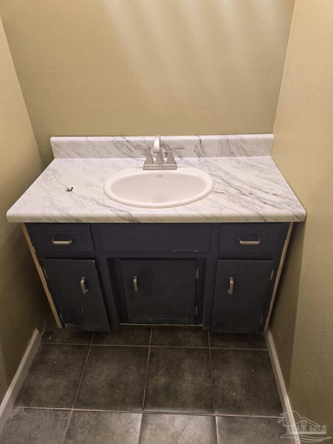 Building Photo - 537 Petros Cir