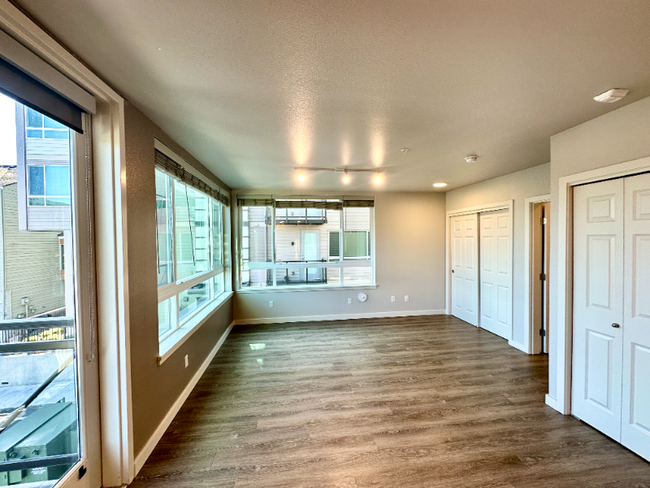 Building Photo - 2330 Yakima Ct