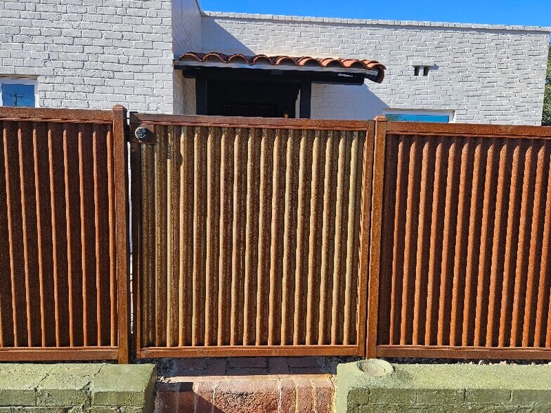 Building Photo - 1548 E 9th St