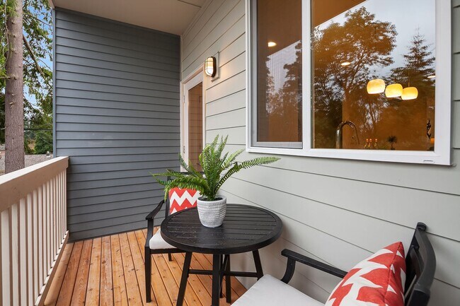 Building Photo - 4Bd/3.5Ba Shoreline Townhome