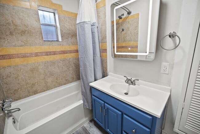 Building Photo - 3418 Yandell Dr