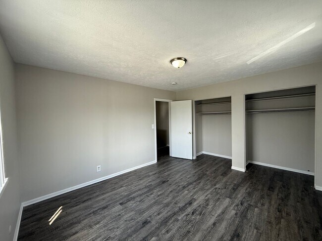 Building Photo - 3 Bed 1.5 Bath Townhome  in Wyoming