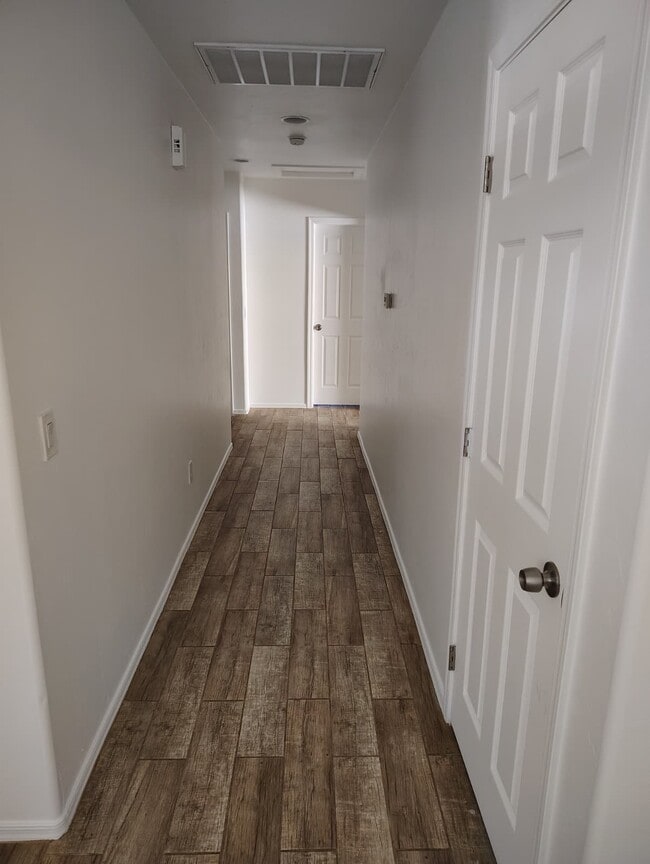 Building Photo - 73 Ver Patria