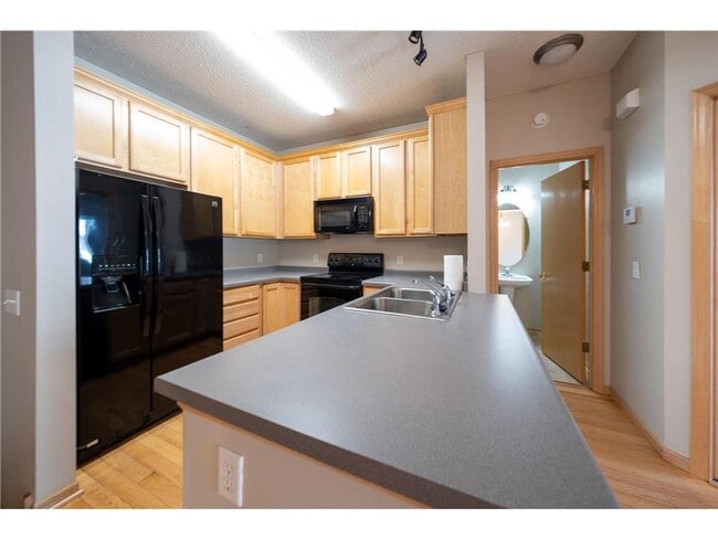 Building Photo - Spacious *3Bed*2Bath townhome Cottage Grove Available Sept 1.