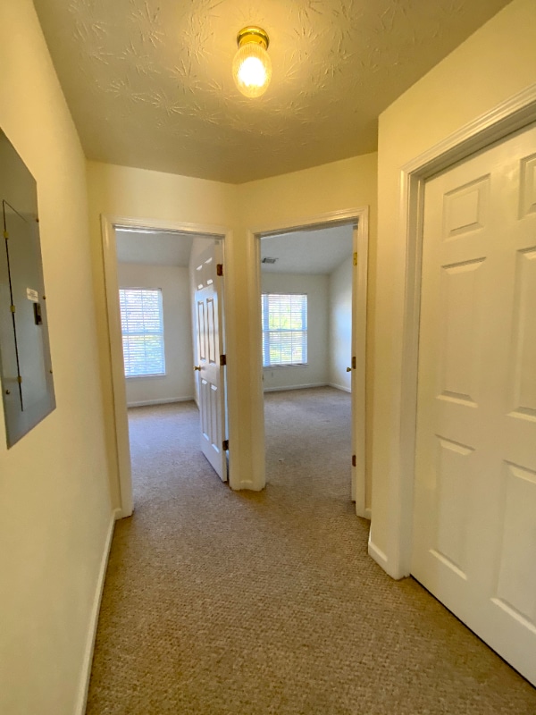 Building Photo - 619 Kenridge Way