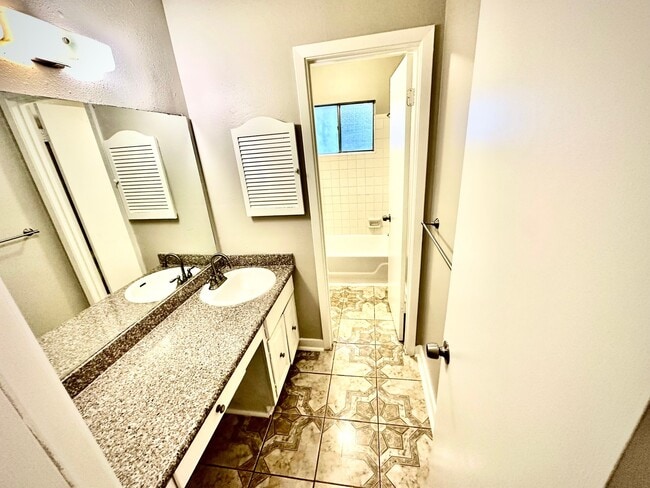 Building Photo - 7238 Woodfern Dr